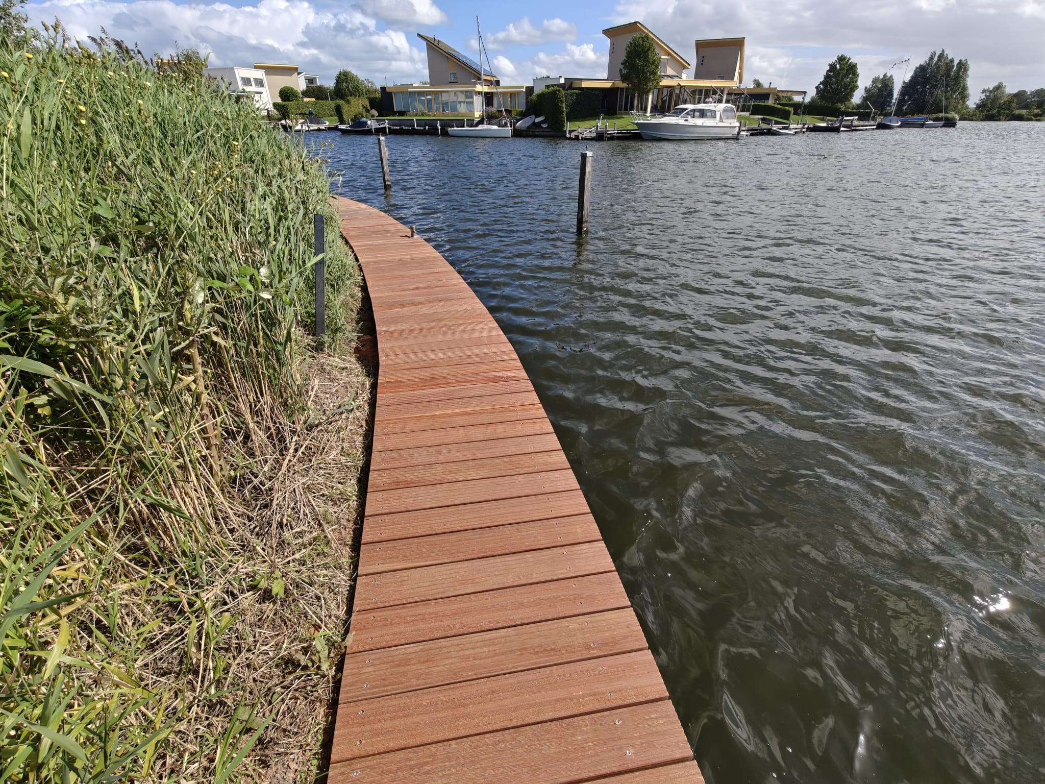 Vlonder vernieuwd aan het water — foto 11